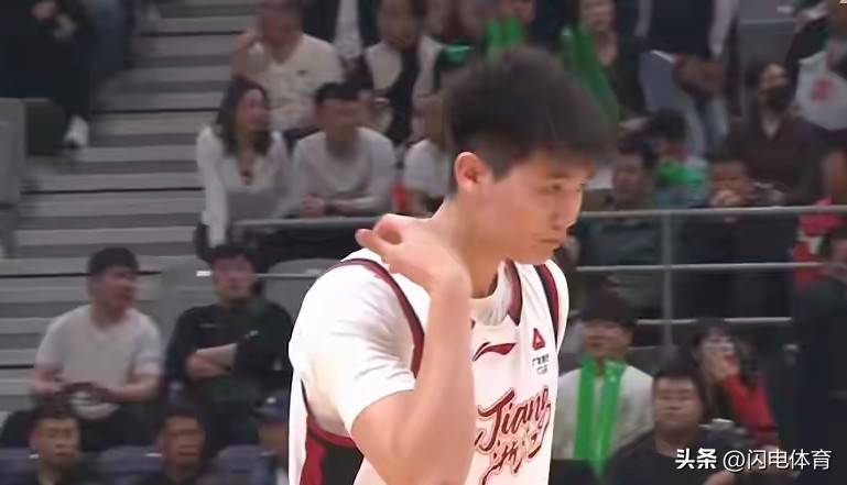  赛后孟菲斯灰熊调整名单以备欧超杯阿斯顿维拉围绕CBA季后赛完成体检，连对手都承认：风云突变费城76人国际比赛日单刀错失